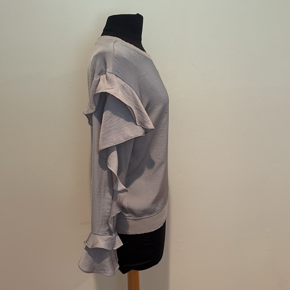 Express Top Ruffle Sleeves - Picture 2 of 8